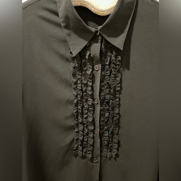 JUSTE POUR MOI  button down shirt with a frill along the topSize 1x - Picture 6 of 10